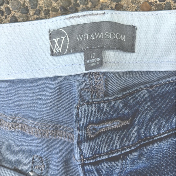 ☀️Nordstrom Wit & Wisdom EUC Ab-Solution Jean Shorts Size 12 Slight Distress - Picture 2 of 5